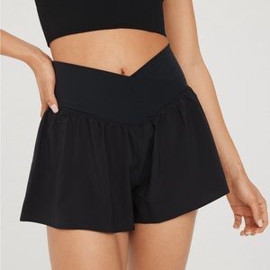 AERIE REAL ME CROSSOVER FLOWY SHORT 🖤